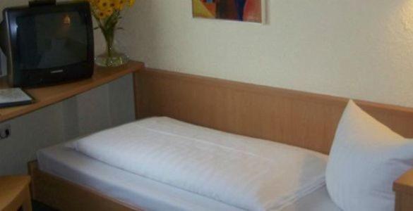 Hotel Goldener Karpfen Aschaffenbourg Chambre photo